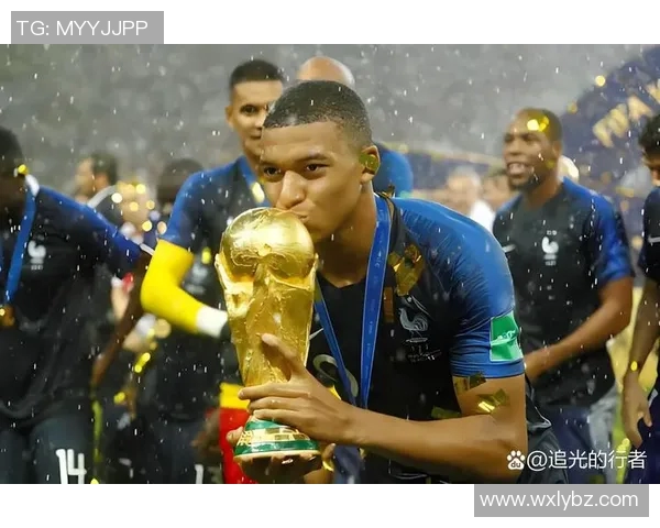 姆巴佩：法国国家队的超级巨星，荣誉阿尔及利亚公民的典范